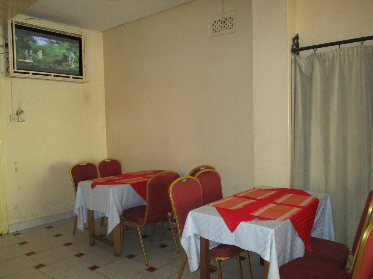 Stadium Holiday Inn Mombasa Exteriér fotografie